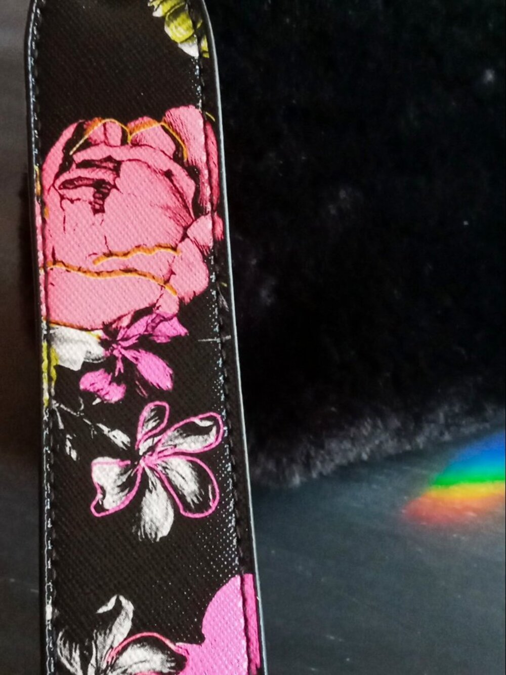 💗Victoria’s Secret Faux Fur Stud Large Wristlet/Clutch Handbag w/Floral Strap💗 - Picture 8 of 15